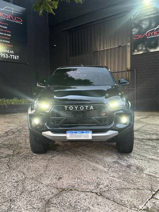 TOYOTA HILUX 2.8 D-4D TURBO DIESEL CD GR-S 4X4 AUTOMÁTICO